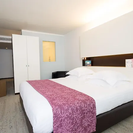 Hotel Royal - Luxury Hotel, Residence, & Antibes