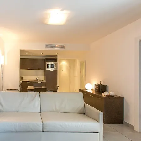 رويال أنتيبز - لاكشري ريزيدنسز, بيتش&سبا 4* أنتيب