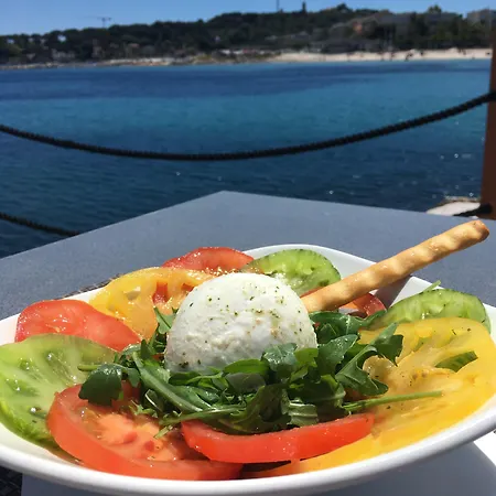 رويال أنتيبز - لاكشري ريزيدنسز, بيتش&سبا