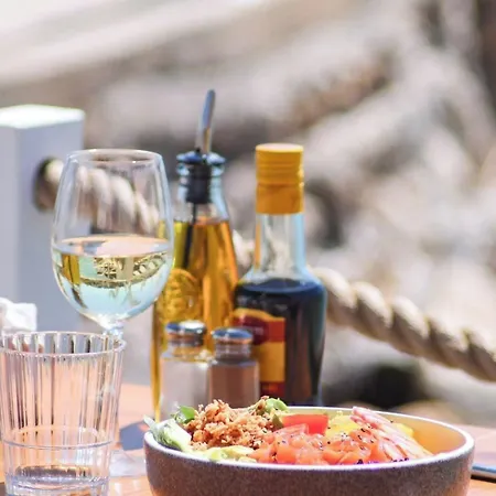 رويال أنتيبز - لاكشري ريزيدنسز, بيتش&سبا فندق 4*