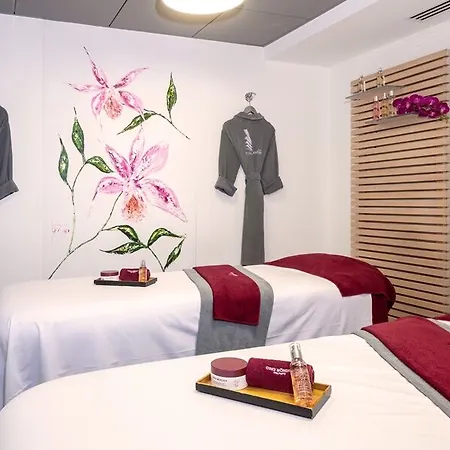 Royal - Luxury Hotel, Residence, &