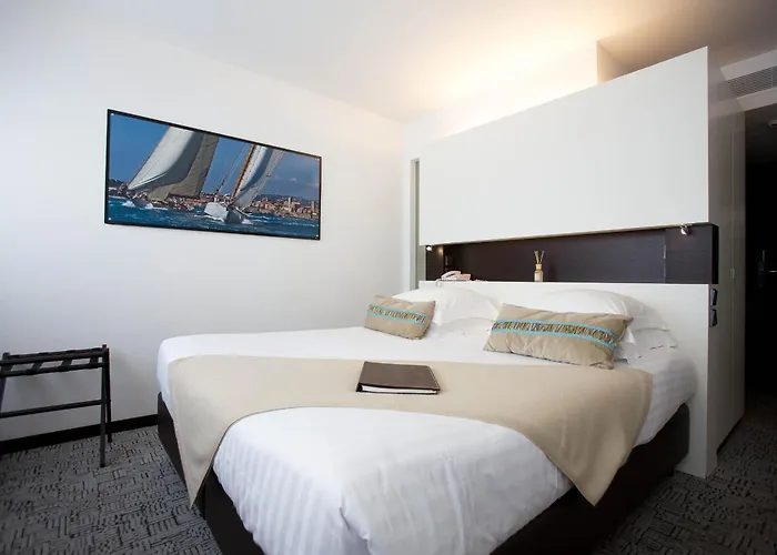 Hotel Royal - Luxury Hotel, Residence, & Antibes