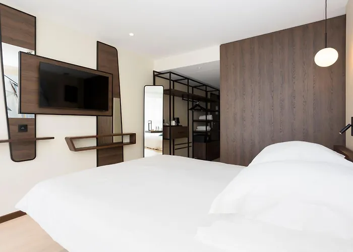 Royal - Luxury Hotel, Residence, & Hotel