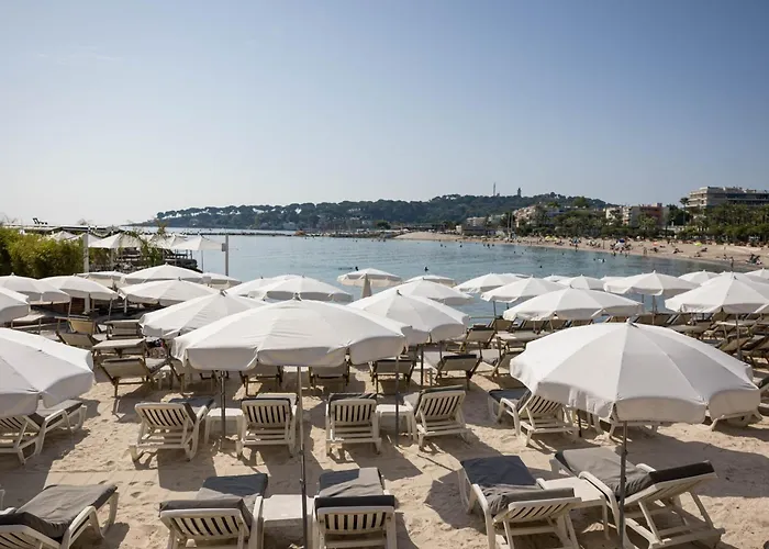 Royal - Luxury Hotel, Residence, &