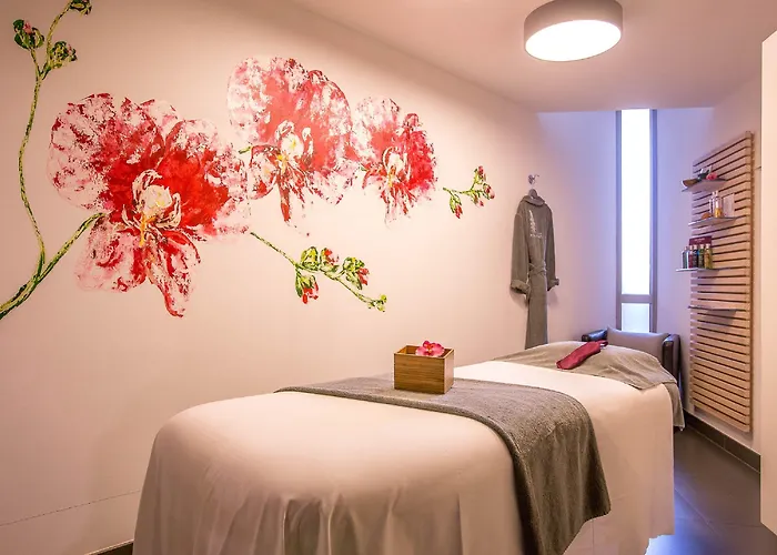 Royal - Luxury Hotel, Residence, & 4*