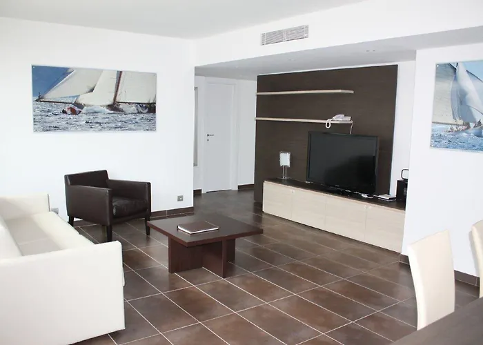 Royal - Luxury Hotel, Residence, & 4*